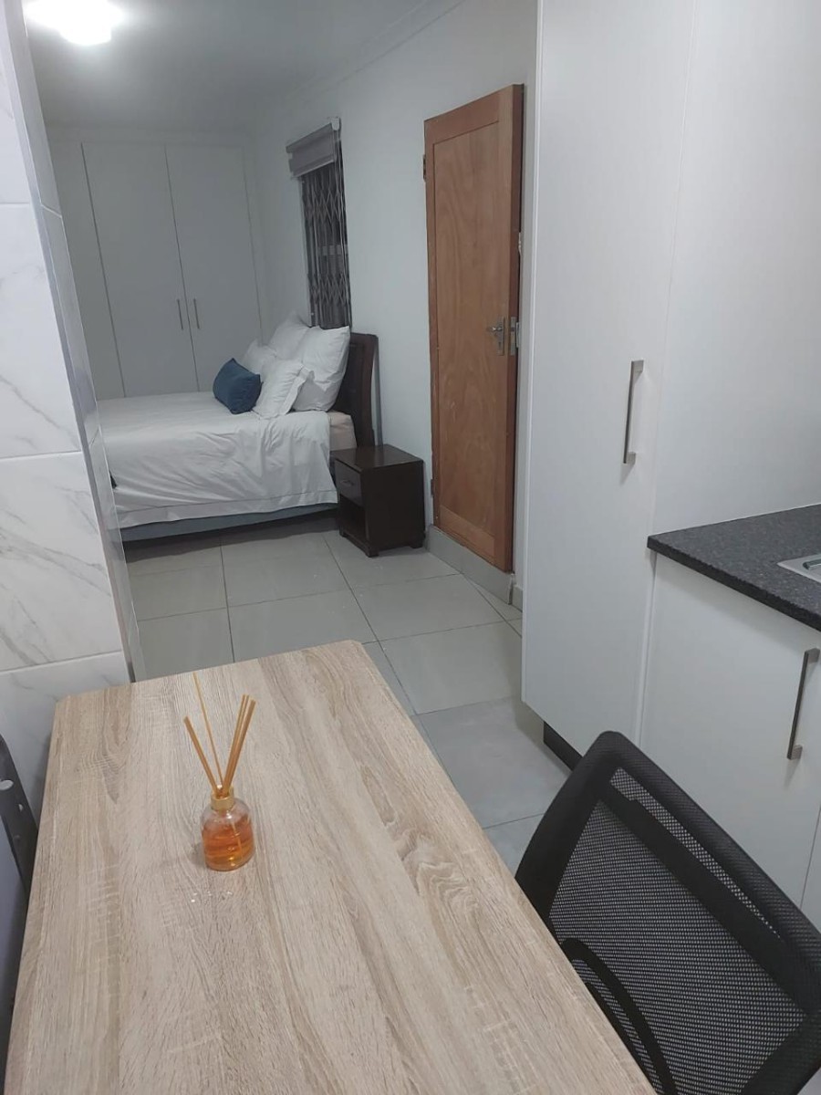 Cottage To Rent in Wendywood, Sandton