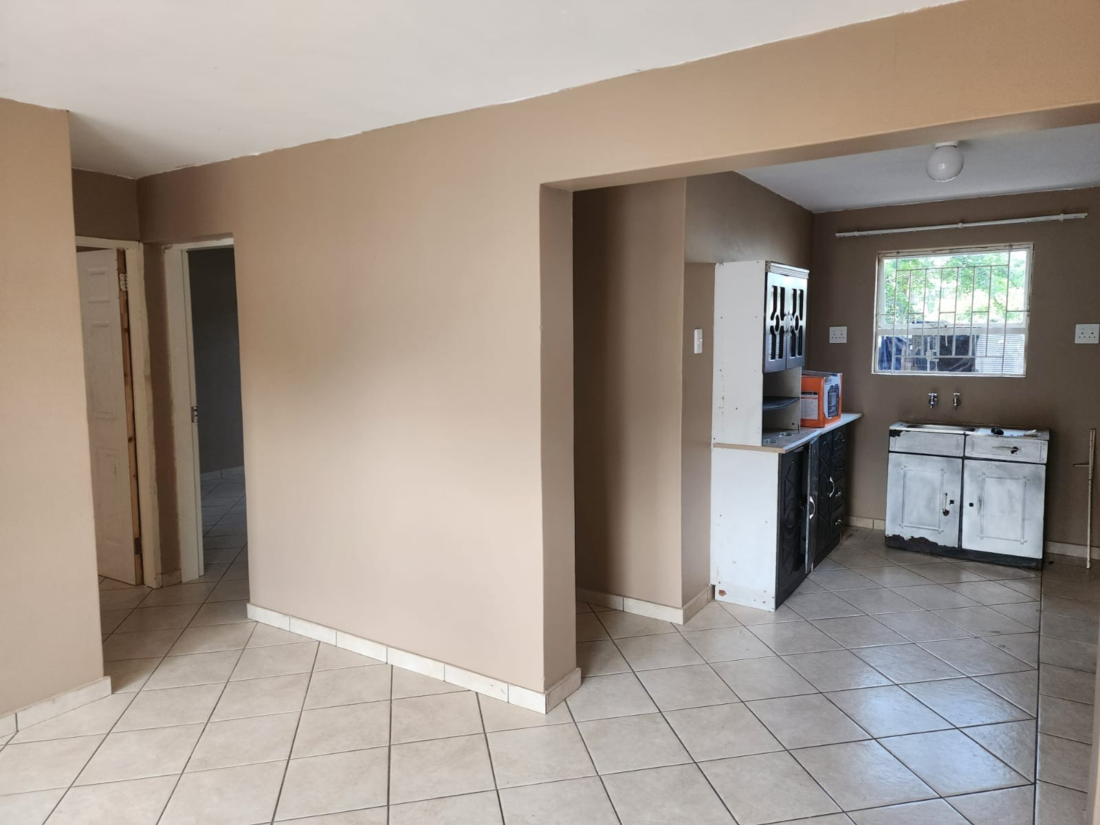 Two-Bedroom Apartment To Rent in Bo-dorp, Rustenburg
