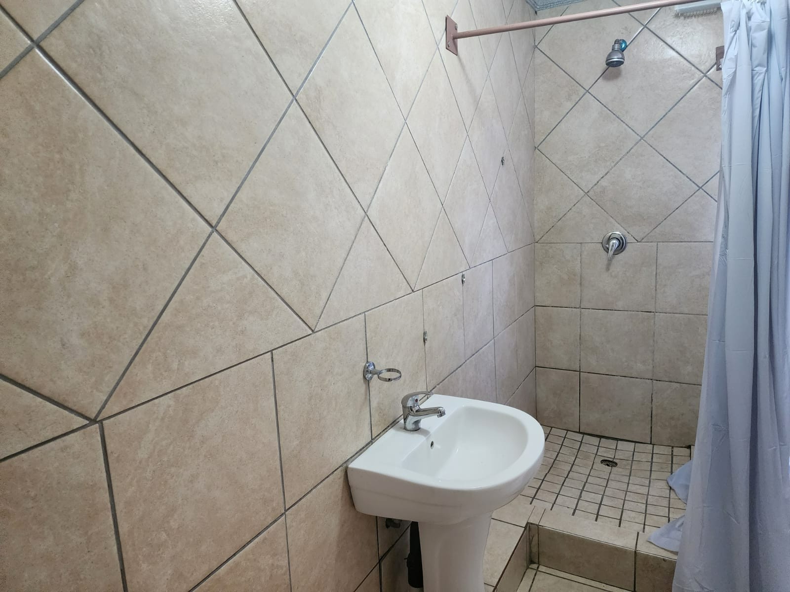 Two-Bedroom Apartment To Rent in Bo-dorp, Rustenburg