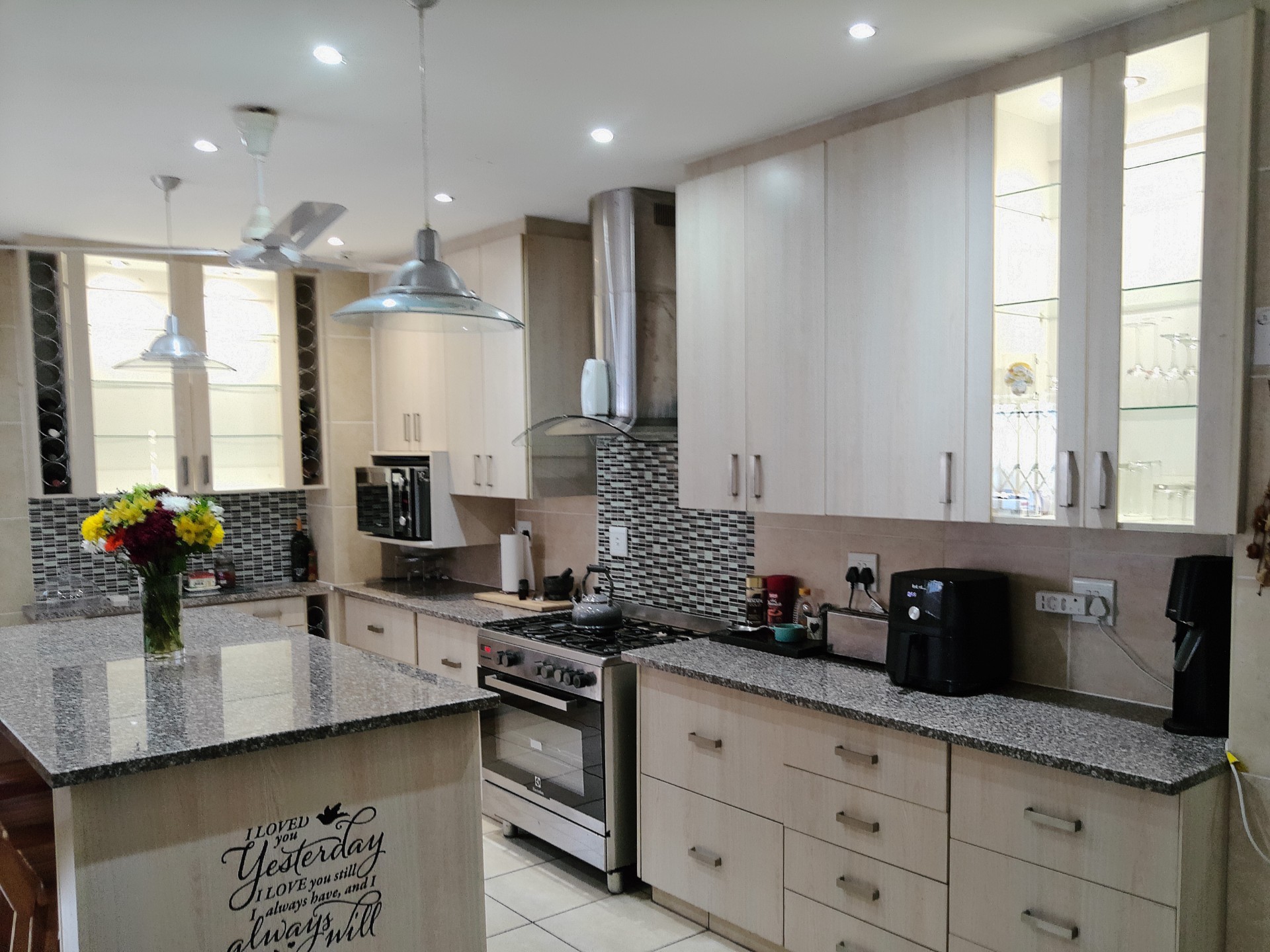 3-Bedroom home with 2 Flatlets for Sale Meer en See