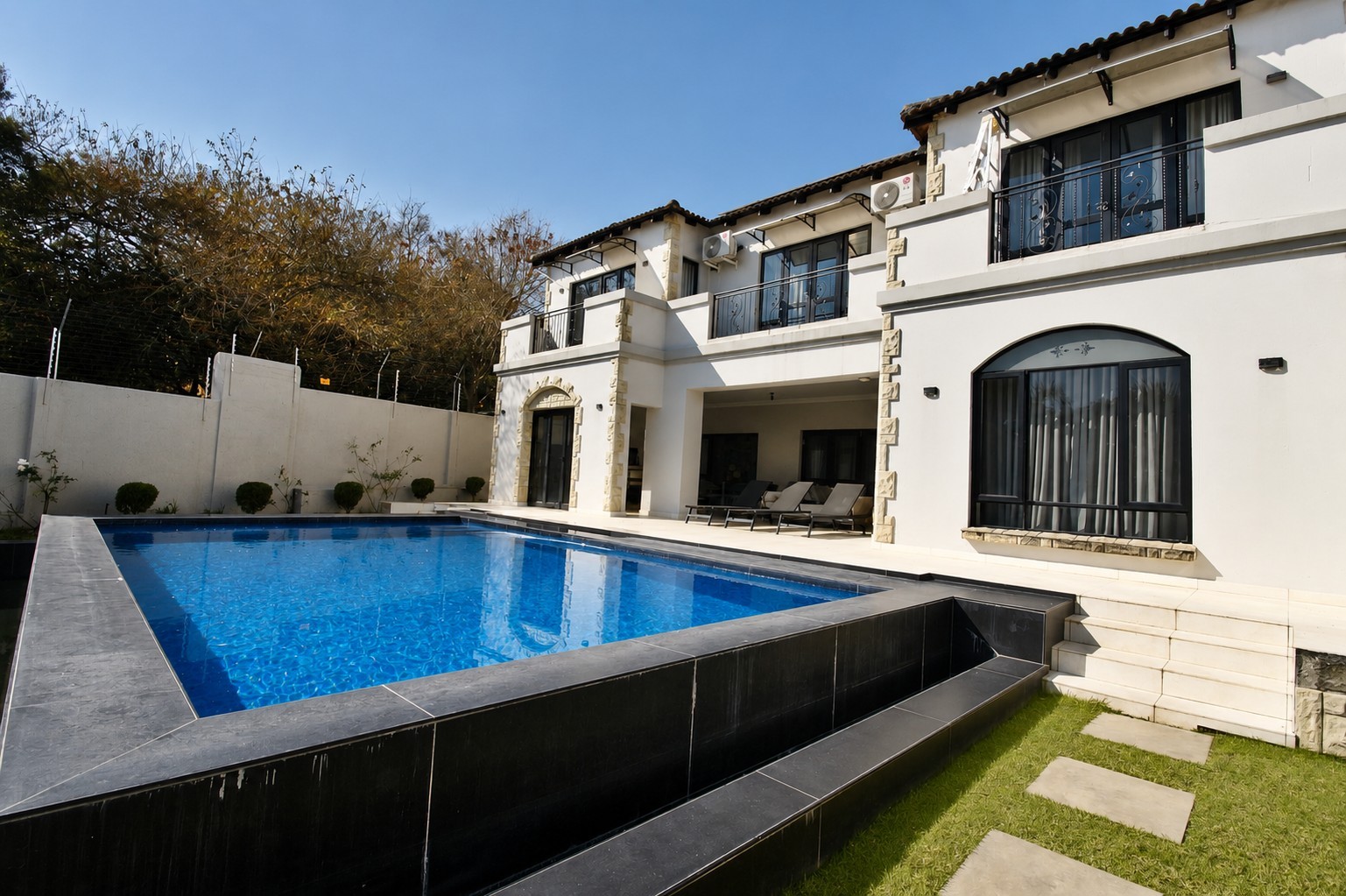 House for sale in Saranton, Maroeladal, Randburg, 675 m²