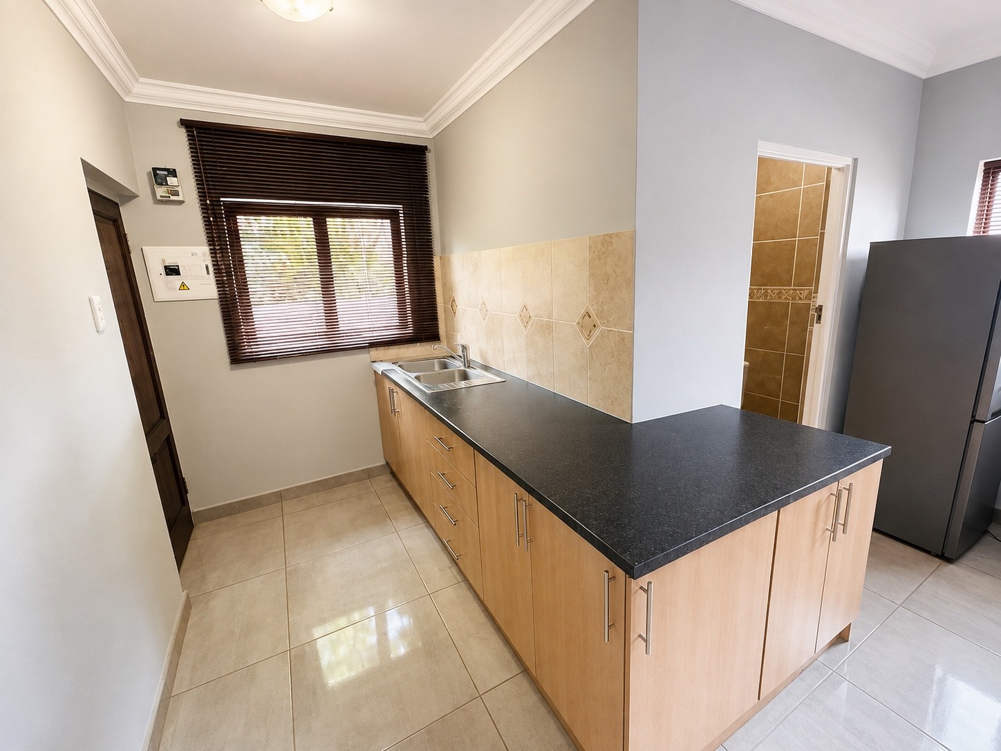 BATCHELOR APARTMENT FOR RENT MIDRAND