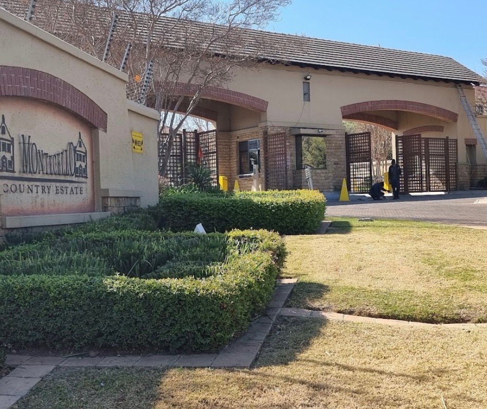 BATCHELOR APARTMENT FOR RENT MIDRAND