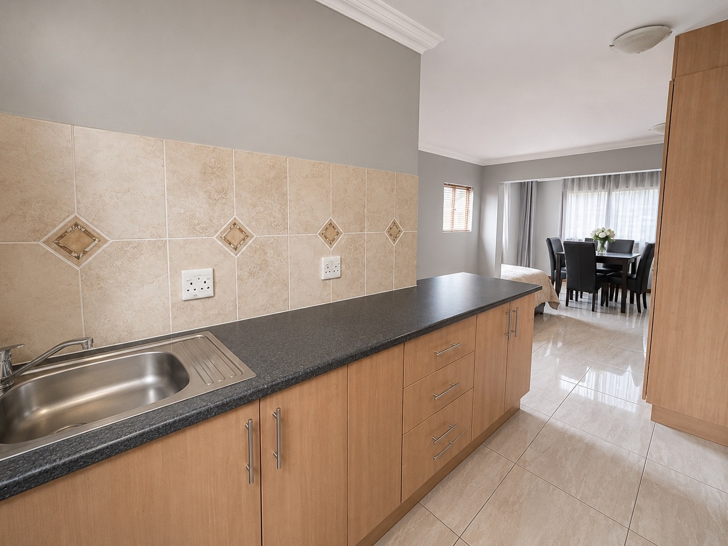 BATCHELOR APARTMENT FOR RENT MIDRAND