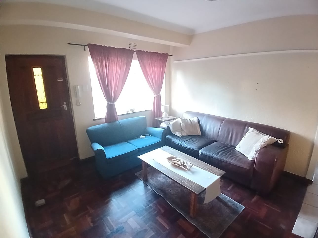 Apartment for rent in Gardens, Cape Town, 64 m²