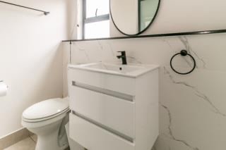 2 Bedroom Penthouse To Rent in Waterfall, Midrand