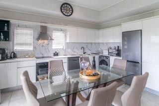 2 Bedroom Penthouse To Rent in Waterfall, Midrand