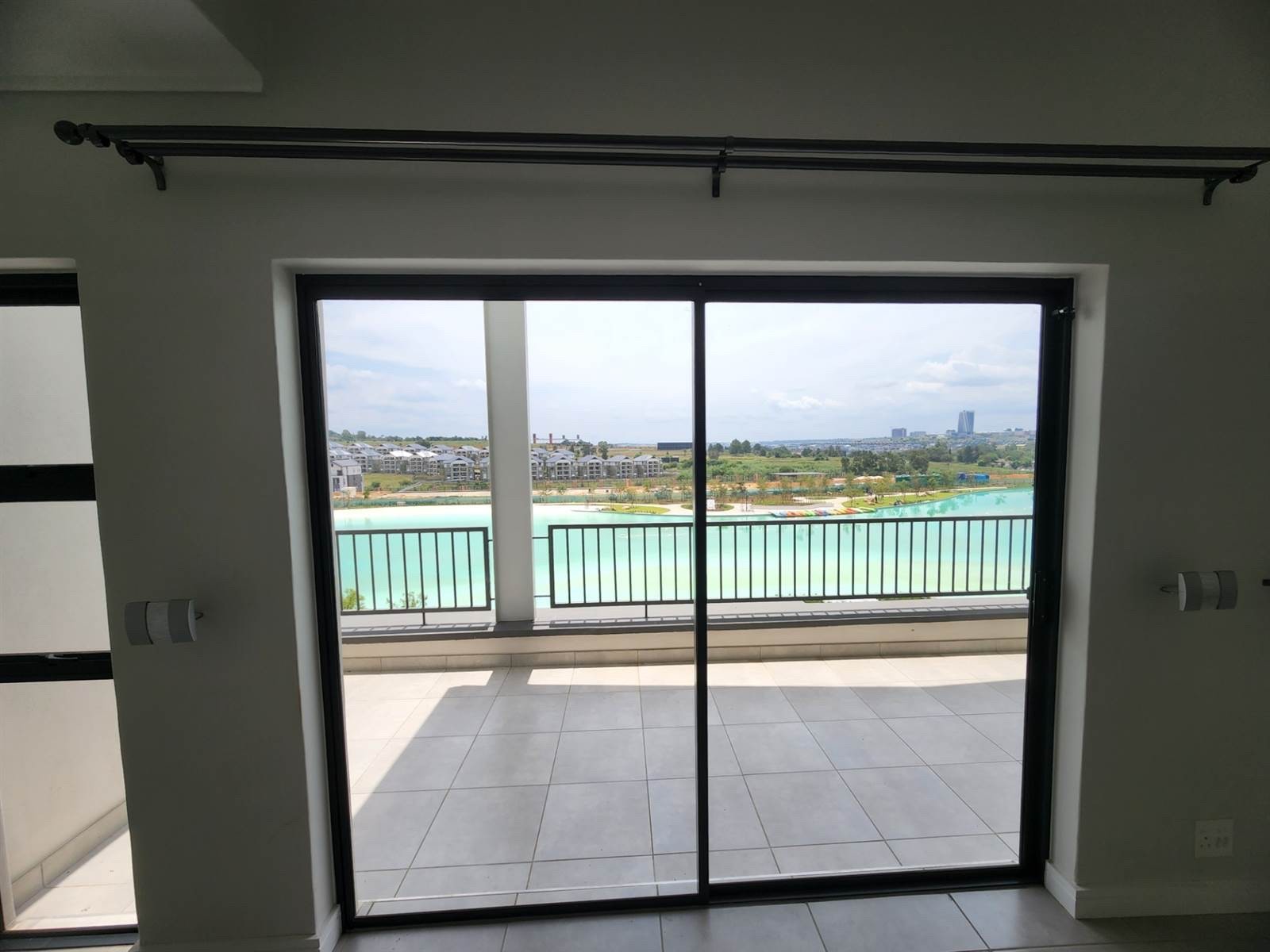LAGOON FACING 3 BEDROOM Apartment To Rent in Waterfall, Midrand