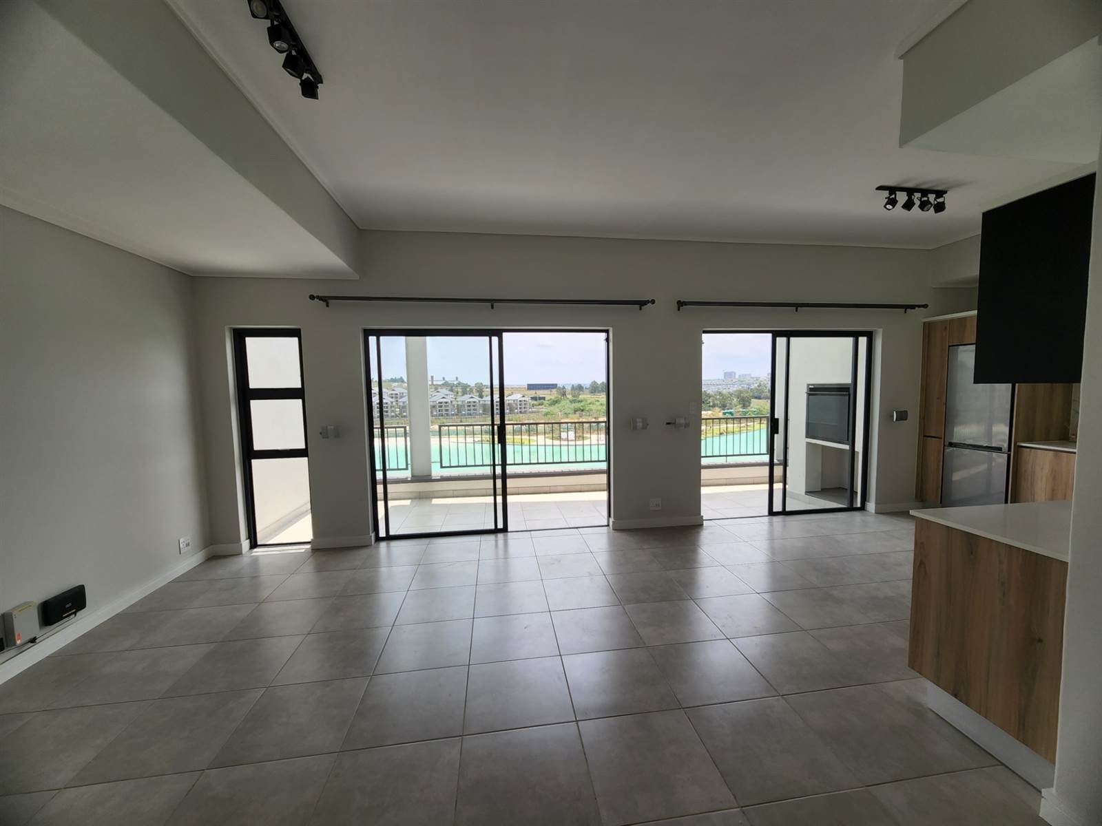 LAGOON FACING 3 BEDROOM Apartment To Rent in Waterfall, Midrand