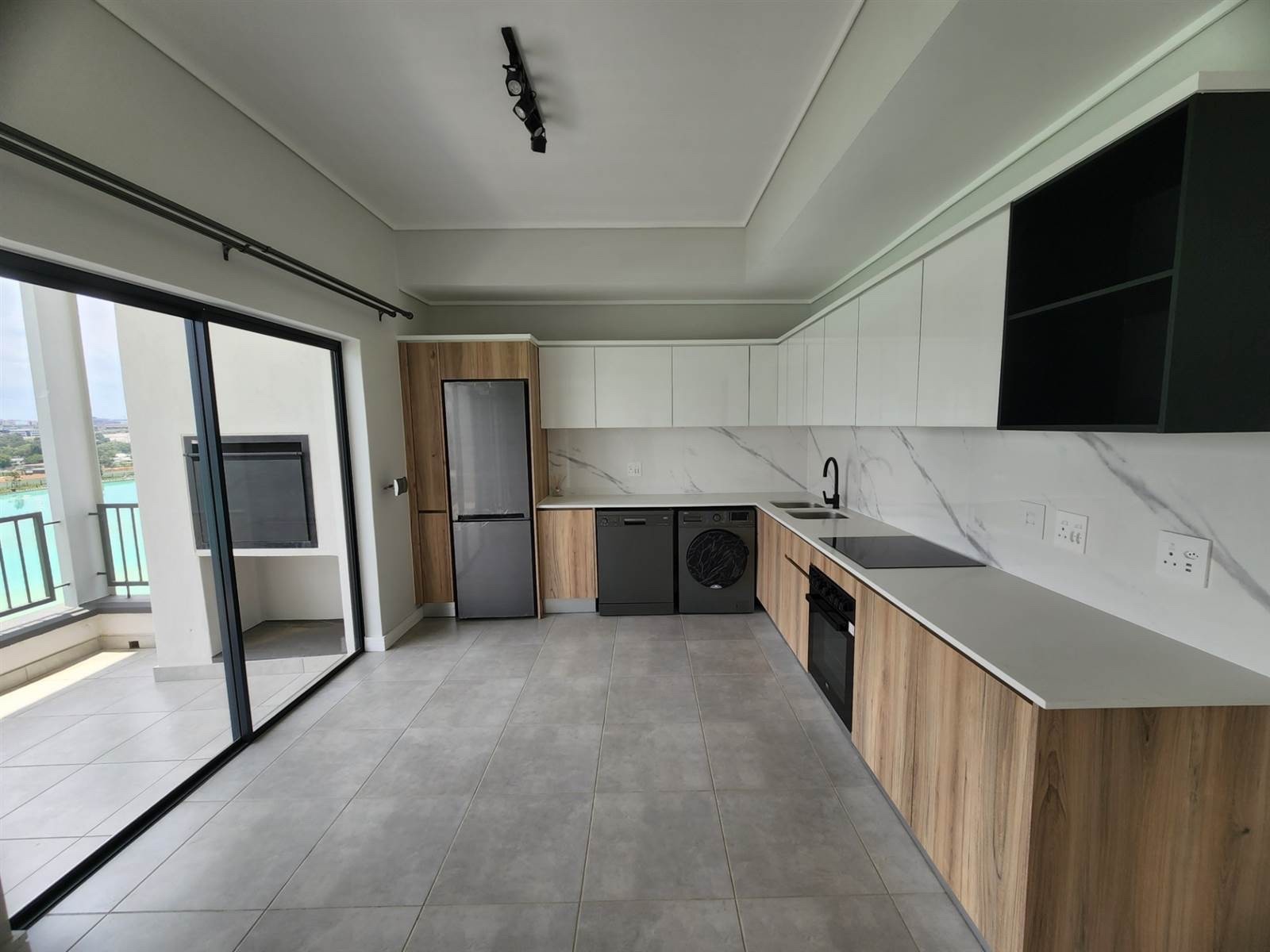 LAGOON FACING 3 BEDROOM Apartment To Rent in Waterfall, Midrand