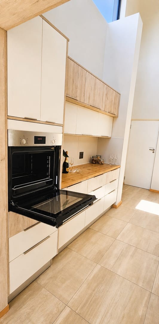 MODERN 4 BEDROOM HOME BORDERING GREENBELT IN ASTON BAY, JEFFREYS BAY
