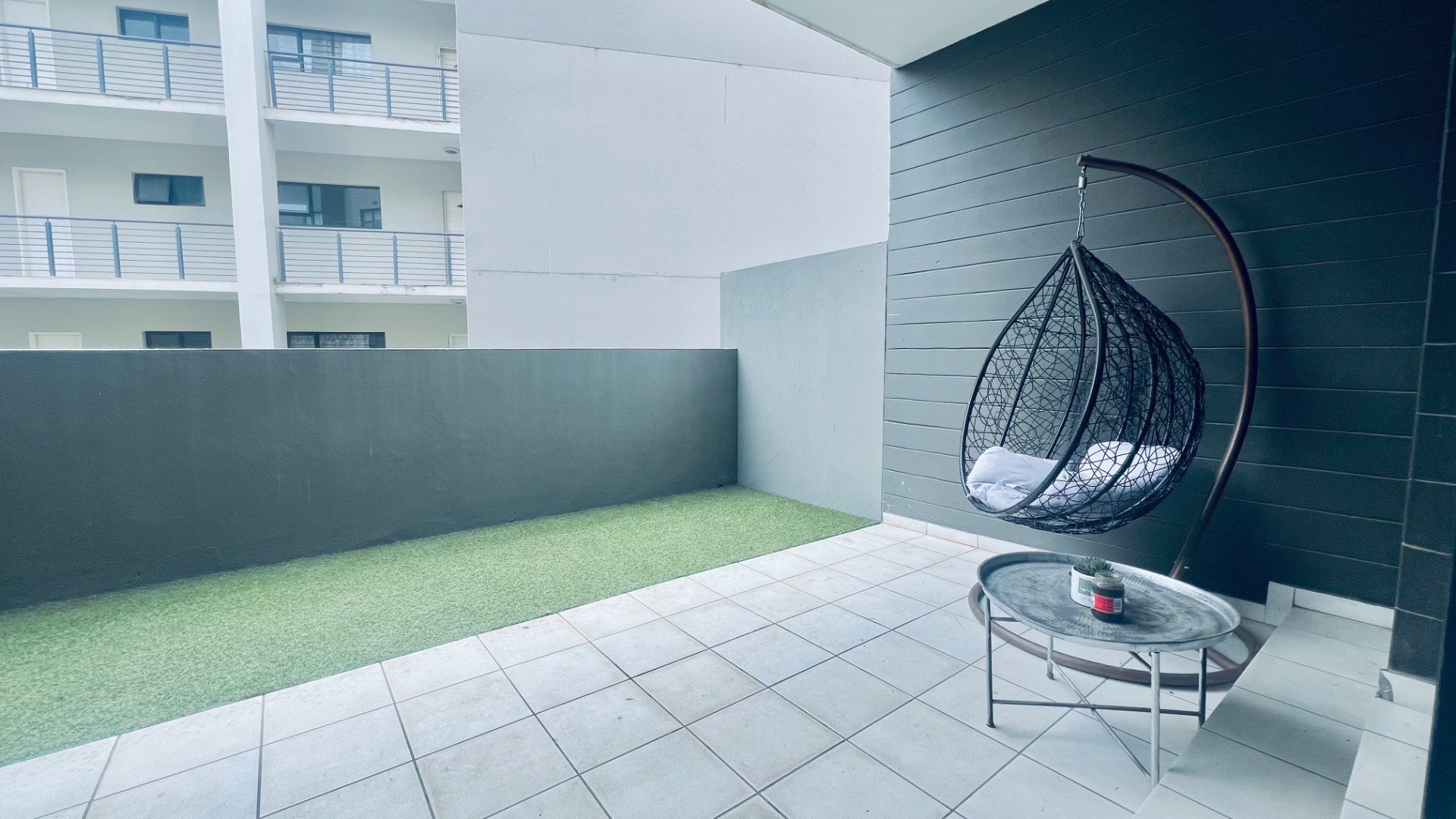 Modern One-Bedroom Ground-Floor Apartment To Let