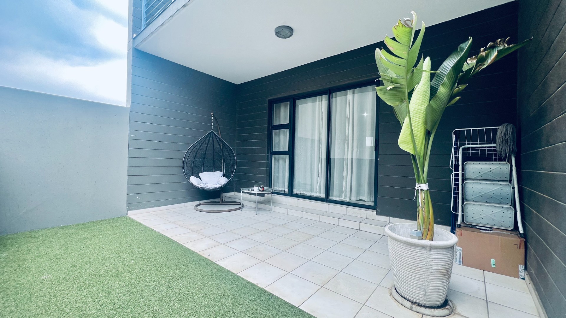 Modern One-Bedroom Ground-Floor Apartment To Let