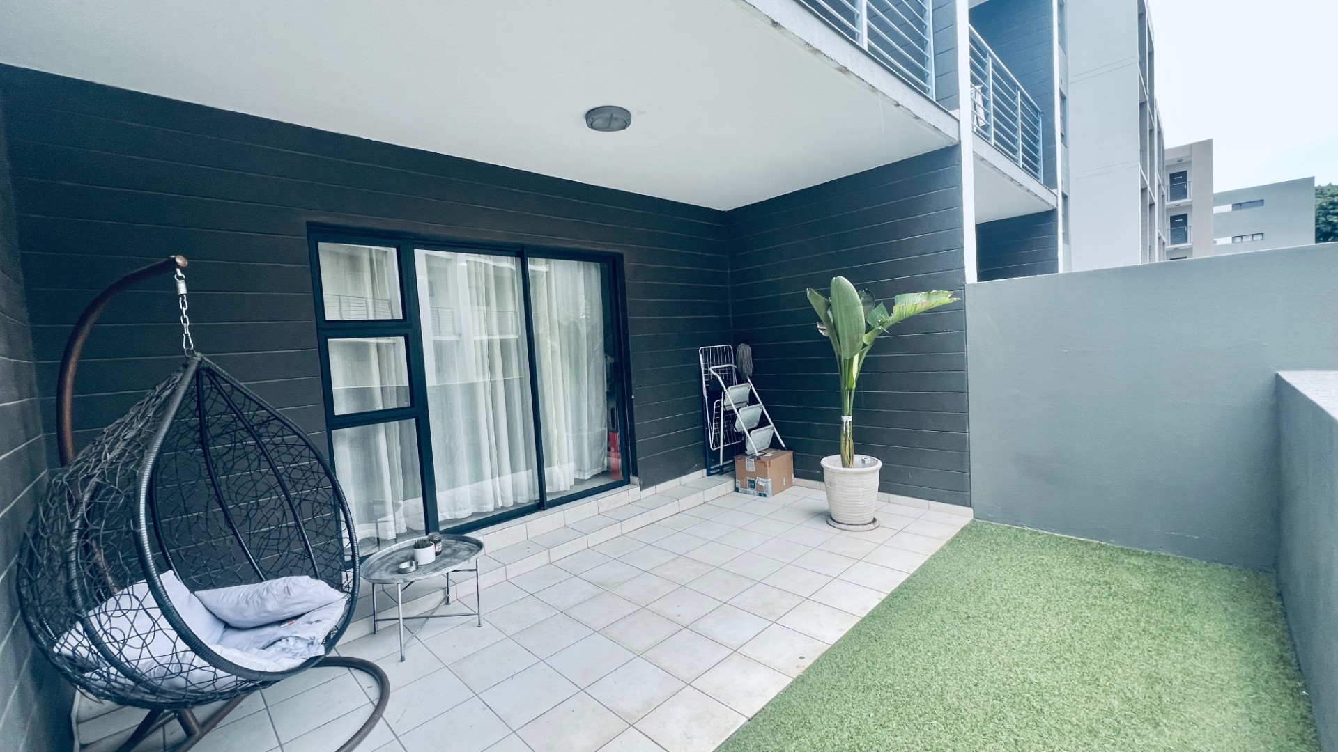 Modern One-Bedroom Ground-Floor Apartment To Let