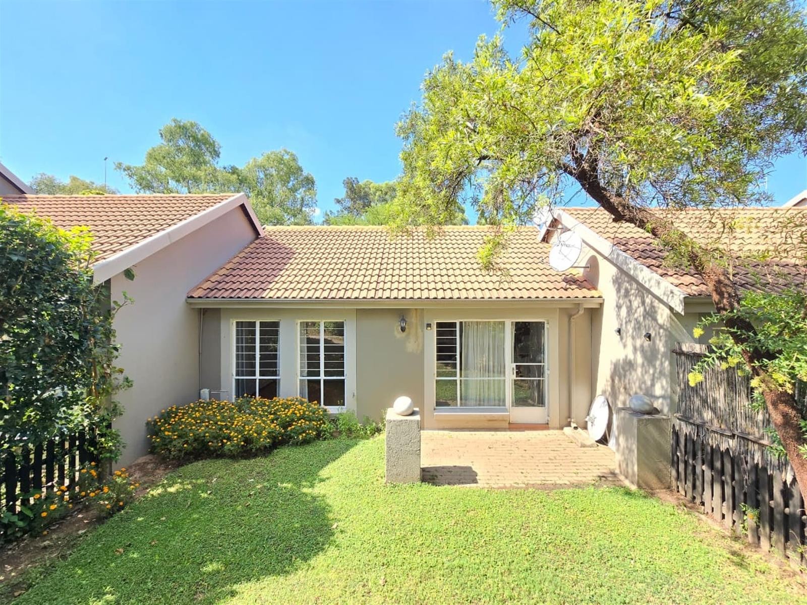 Renovated Two Bedroom Garden Townhouse in Crawford Manor Douglasdale