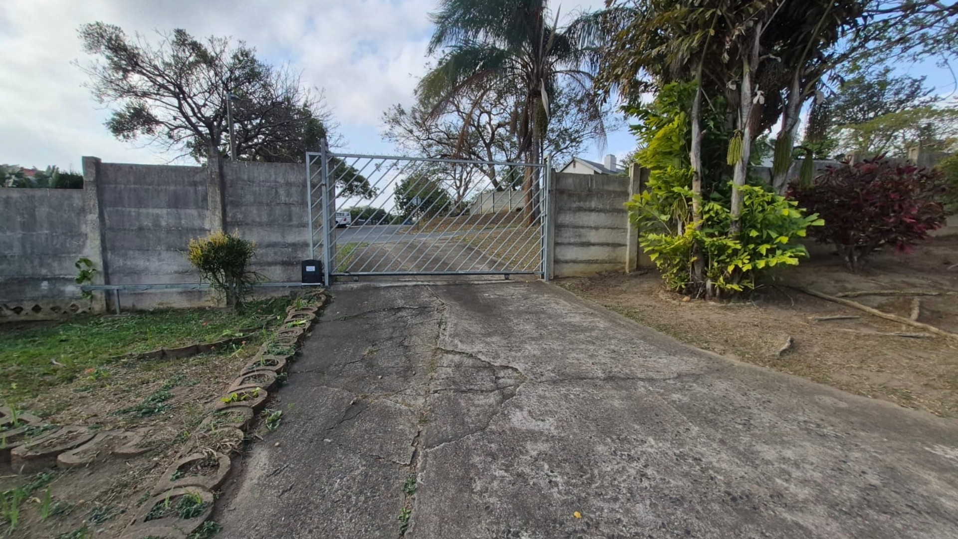 Spacious 3-Bedroom Family Home with Double Garage