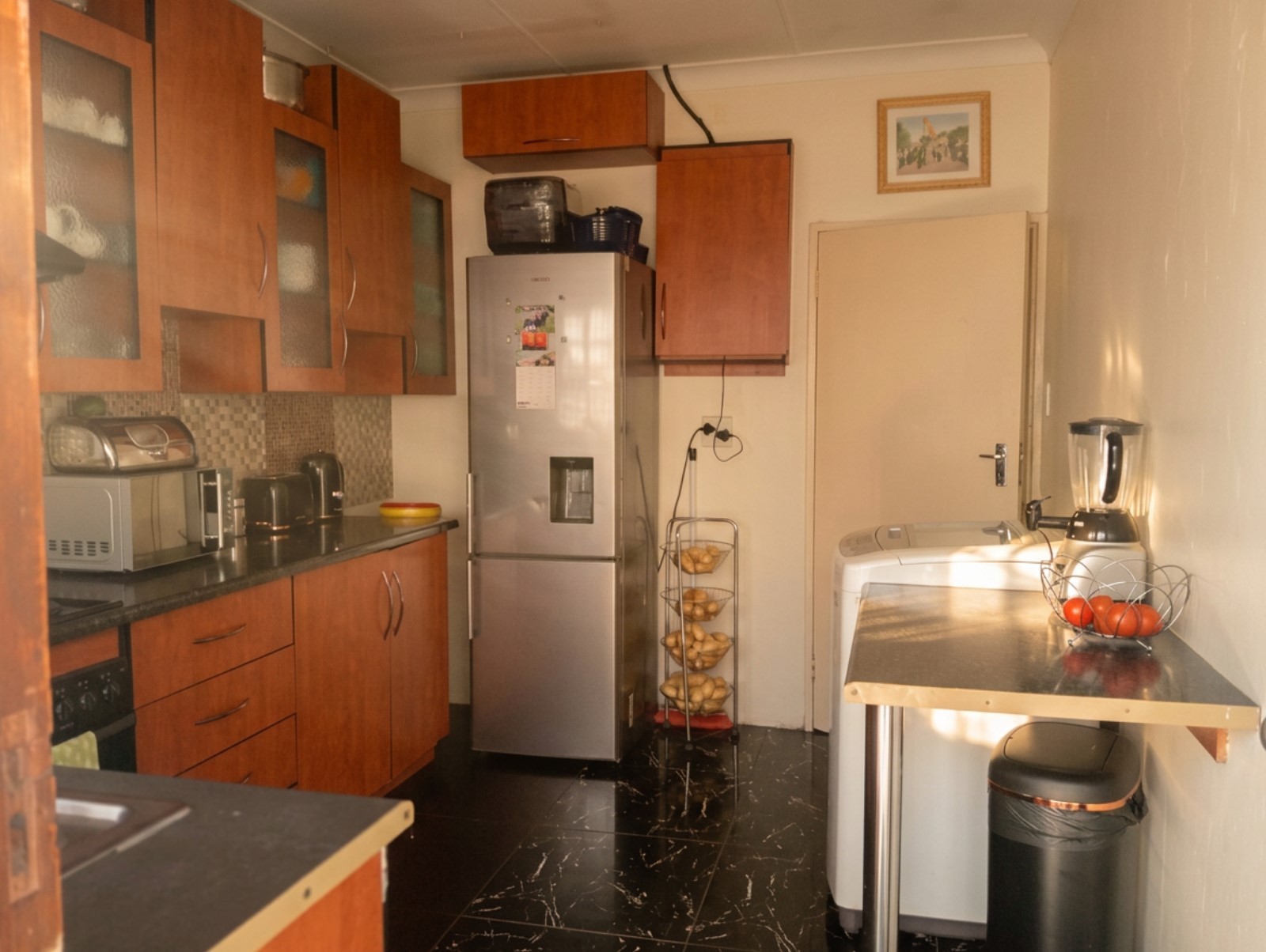 Charming 3 Bedroom Family Home with Cottage and Jacuzzi in Roseacres
