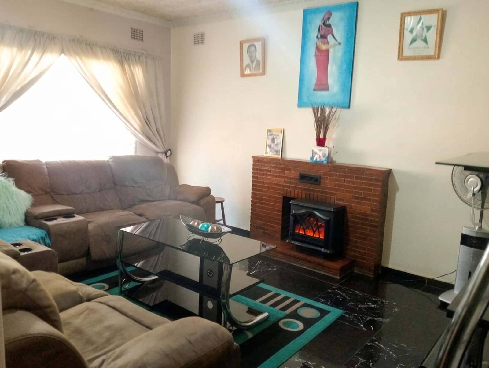 Charming 3 Bedroom Family Home with Cottage and Jacuzzi in Roseacres