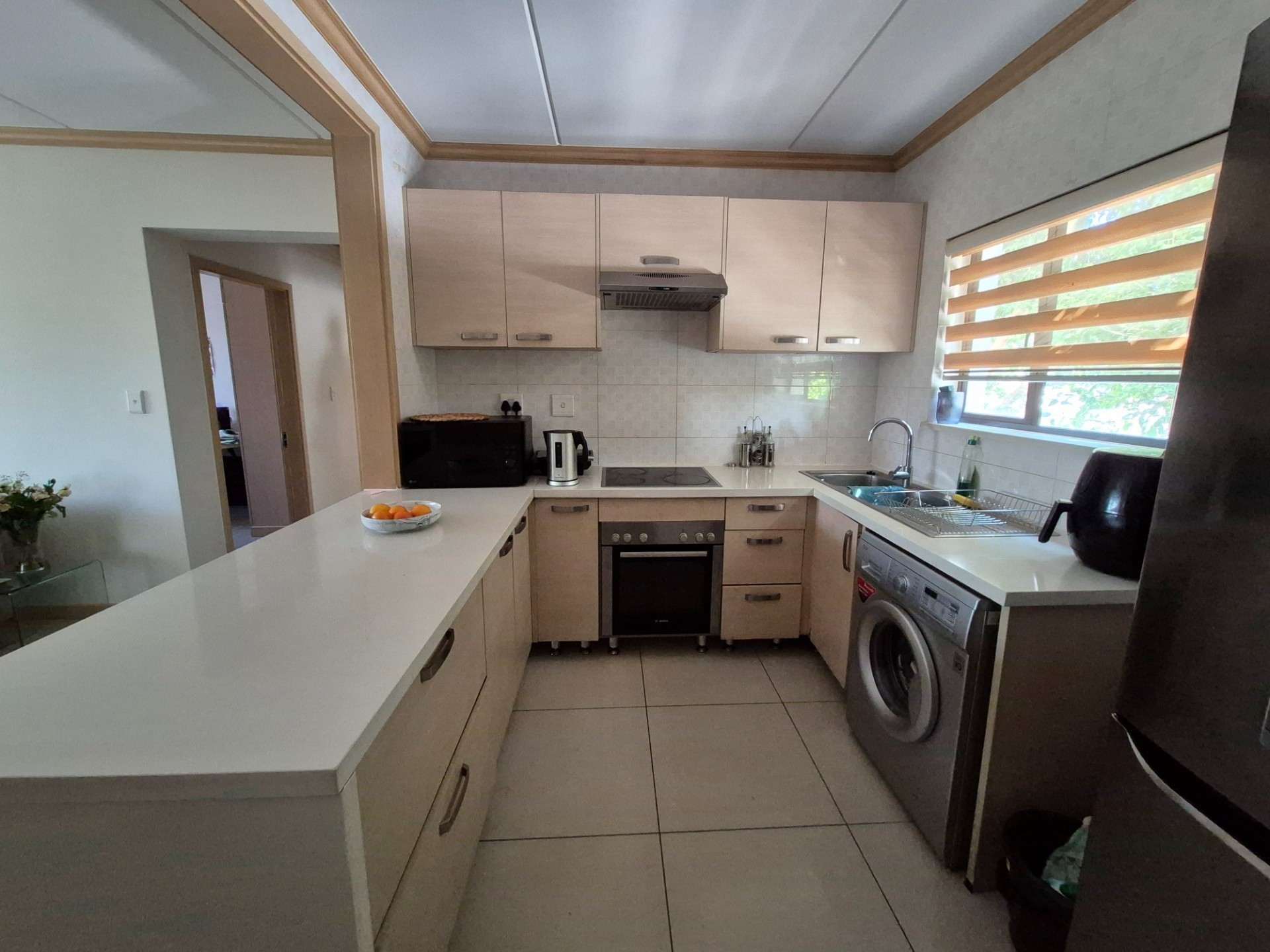 Modern 2 Bedroom, 2 Bathroom 1st Floor Apartment To Rent in Groveacres Estate, Kengies, Sandton