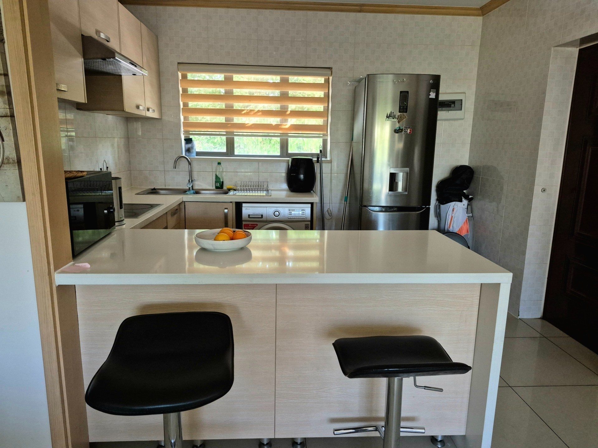 Modern 2 Bedroom, 2 Bathroom 1st Floor Apartment To Rent in Groveacres Estate, Kengies, Sandton