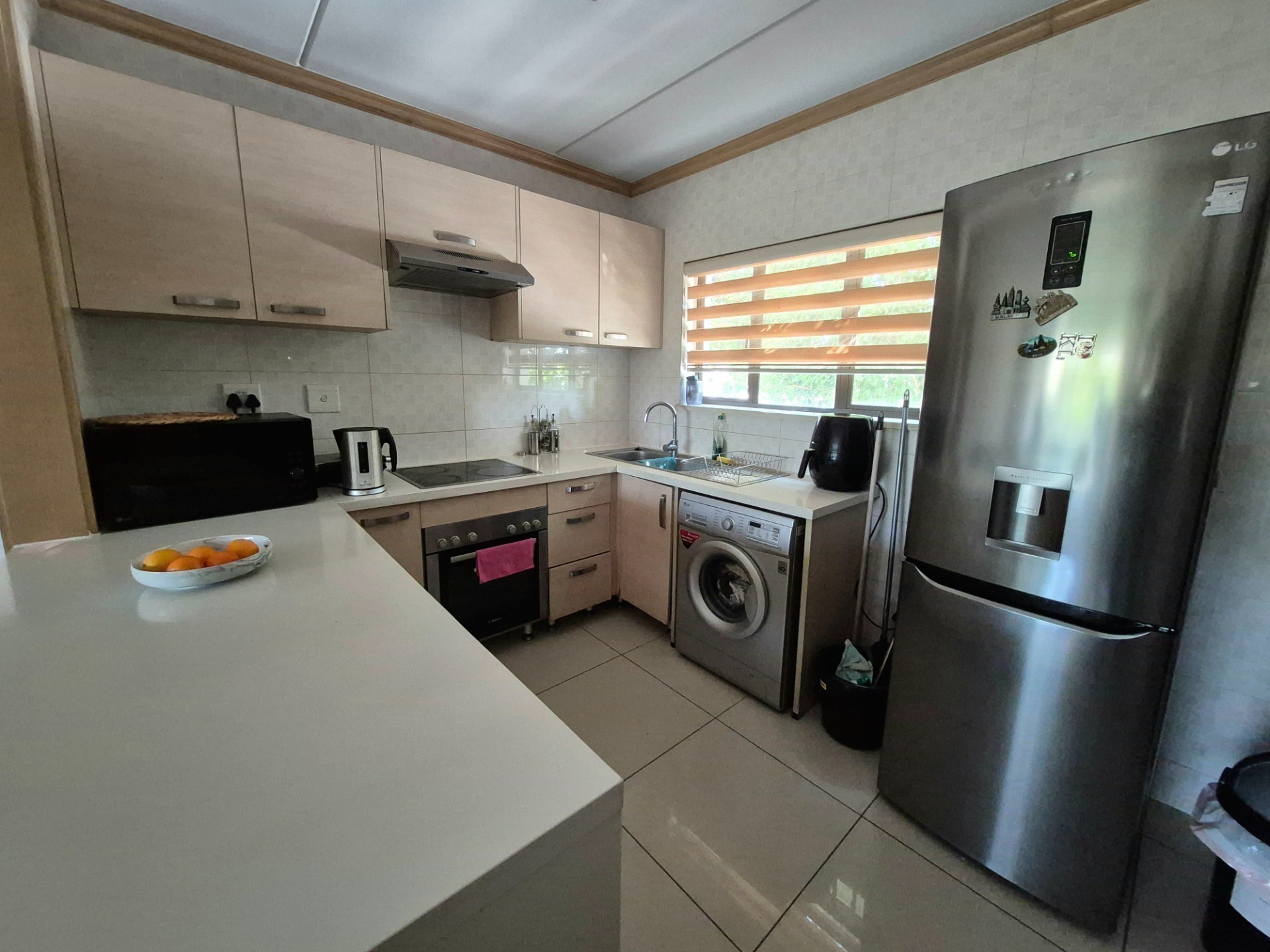 Modern 2 Bedroom, 2 Bathroom 1st Floor Apartment To Rent in Groveacres Estate, Kengies, Sandton