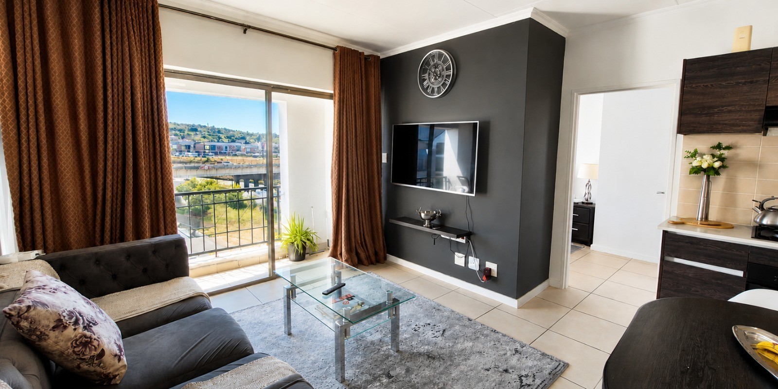 Modern Top Floor 1 Bedroom Apartment To Rent at The Cambridge, Petervale, Sandton