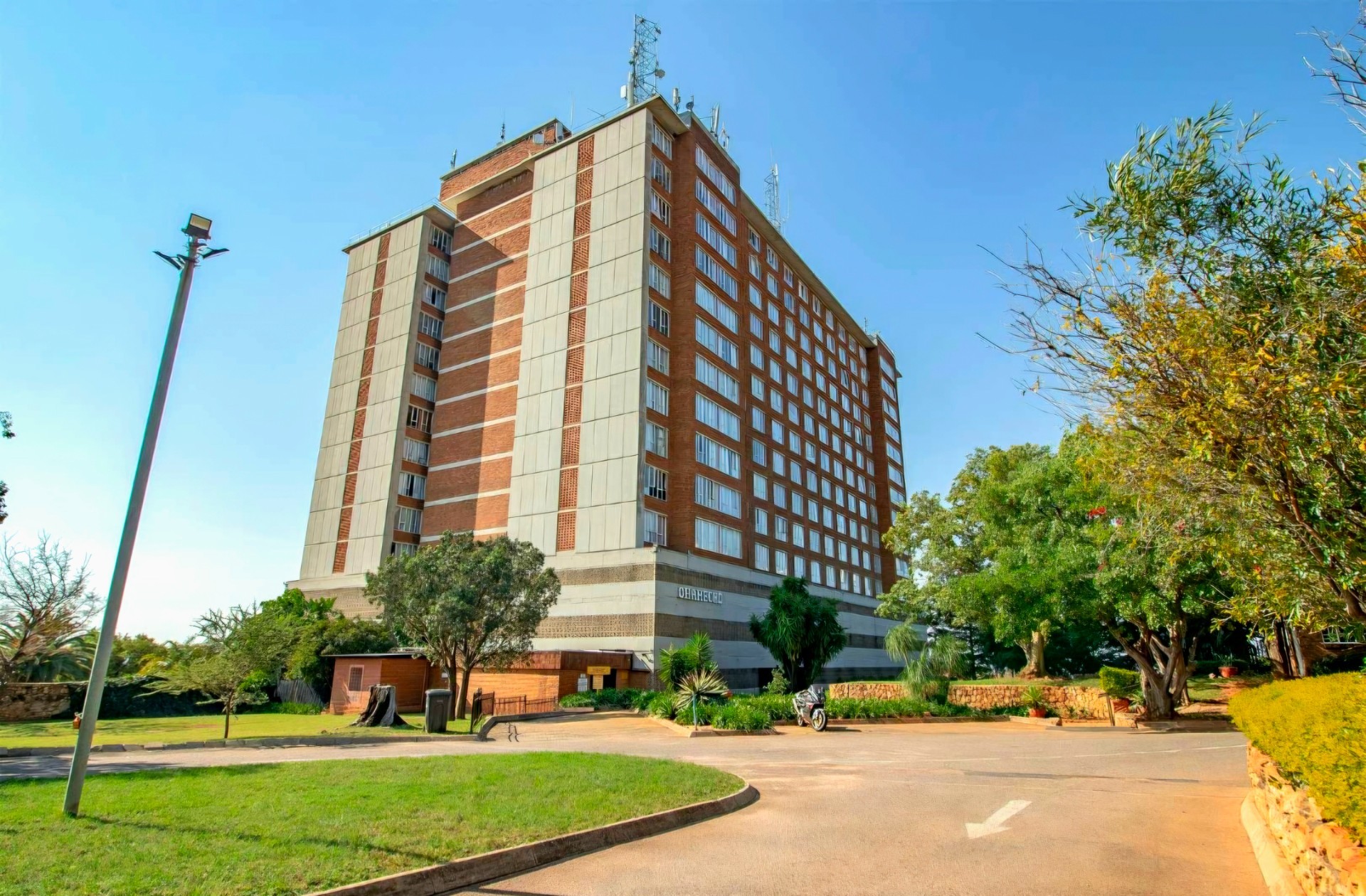 Newly Renovated 2 Bedroom Apartment to Rent at Chambord Apartments, La Montagne, Pretoria