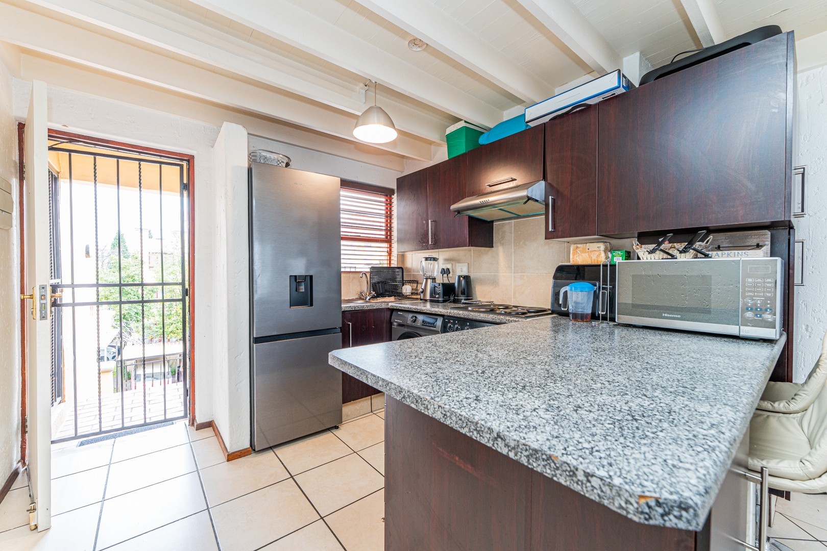 2 Bedroom loft in Lonehill, next to Leaping Frog Shopping Centre