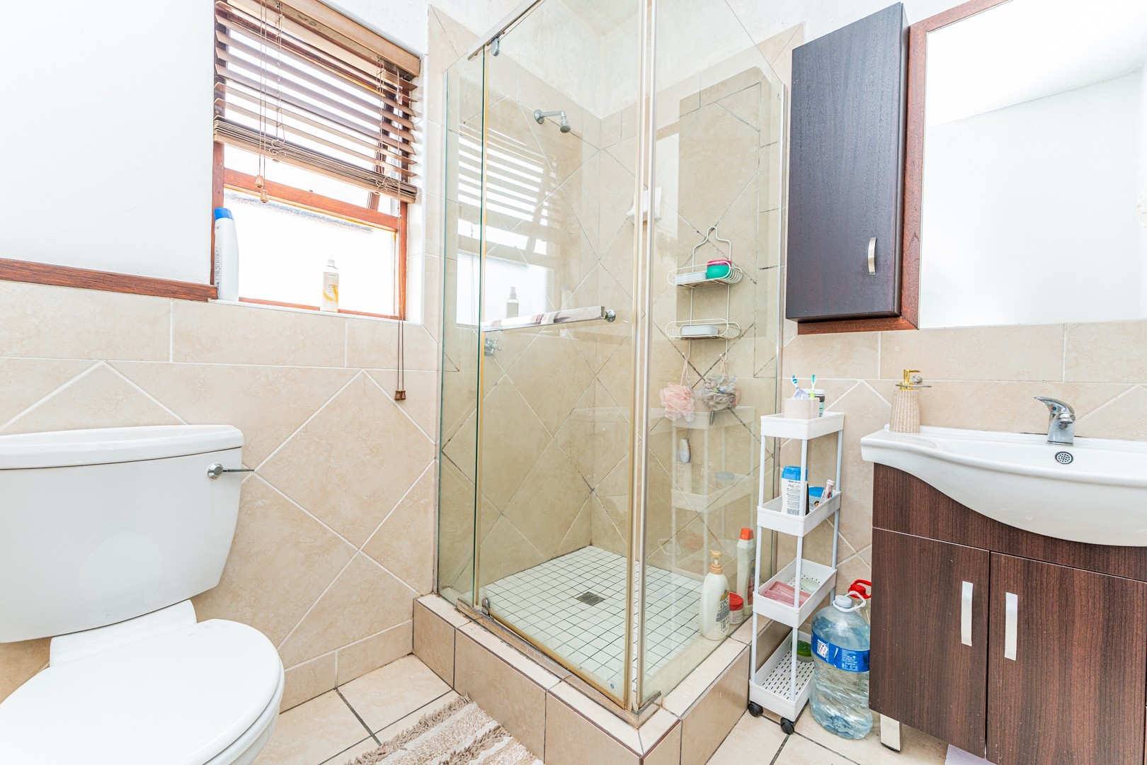 2 Bedroom loft in Lonehill, next to Leaping Frog Shopping Centre