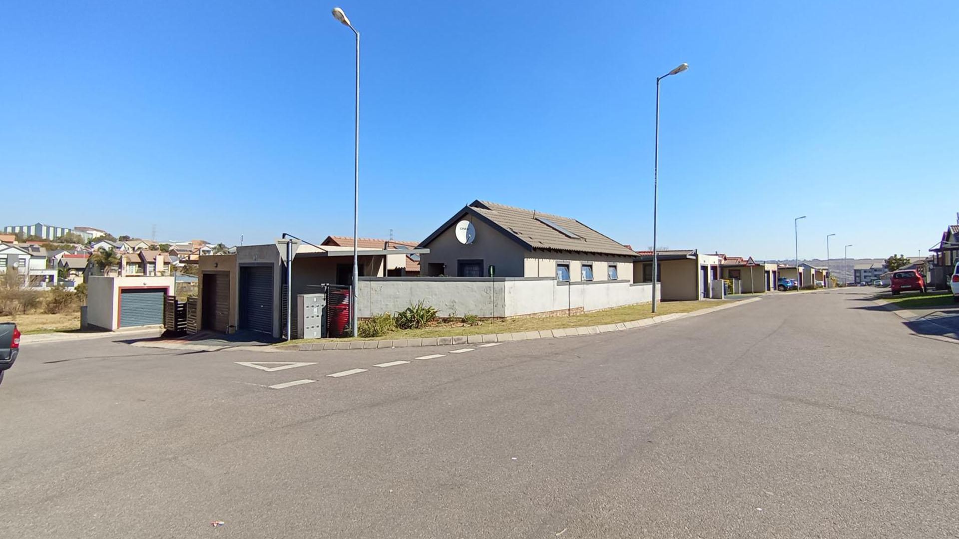 Cossy 3bed, 2baths home in Waterberg Fields Estate
