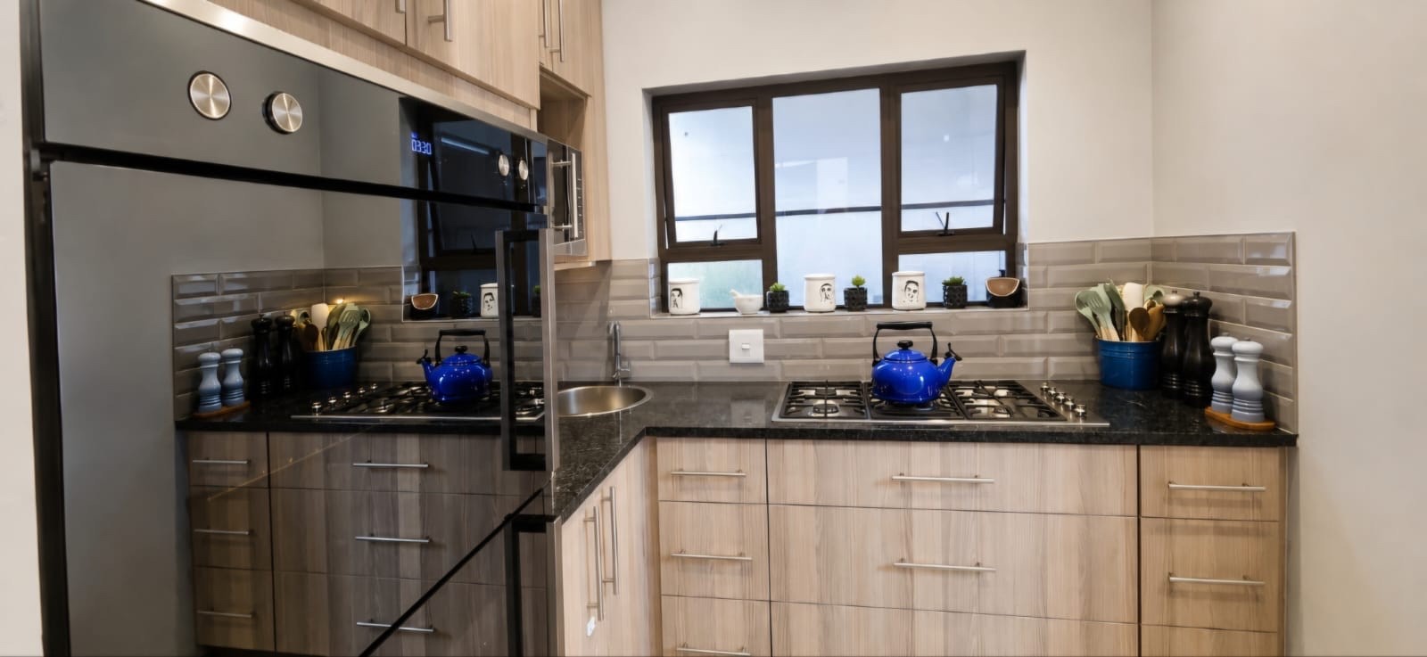 Executive Bright and Light Spacious Family Living