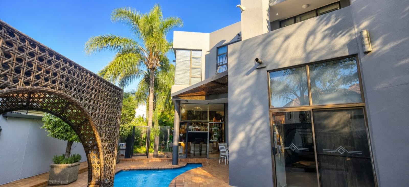 Executive Bright and Light Spacious Family Living