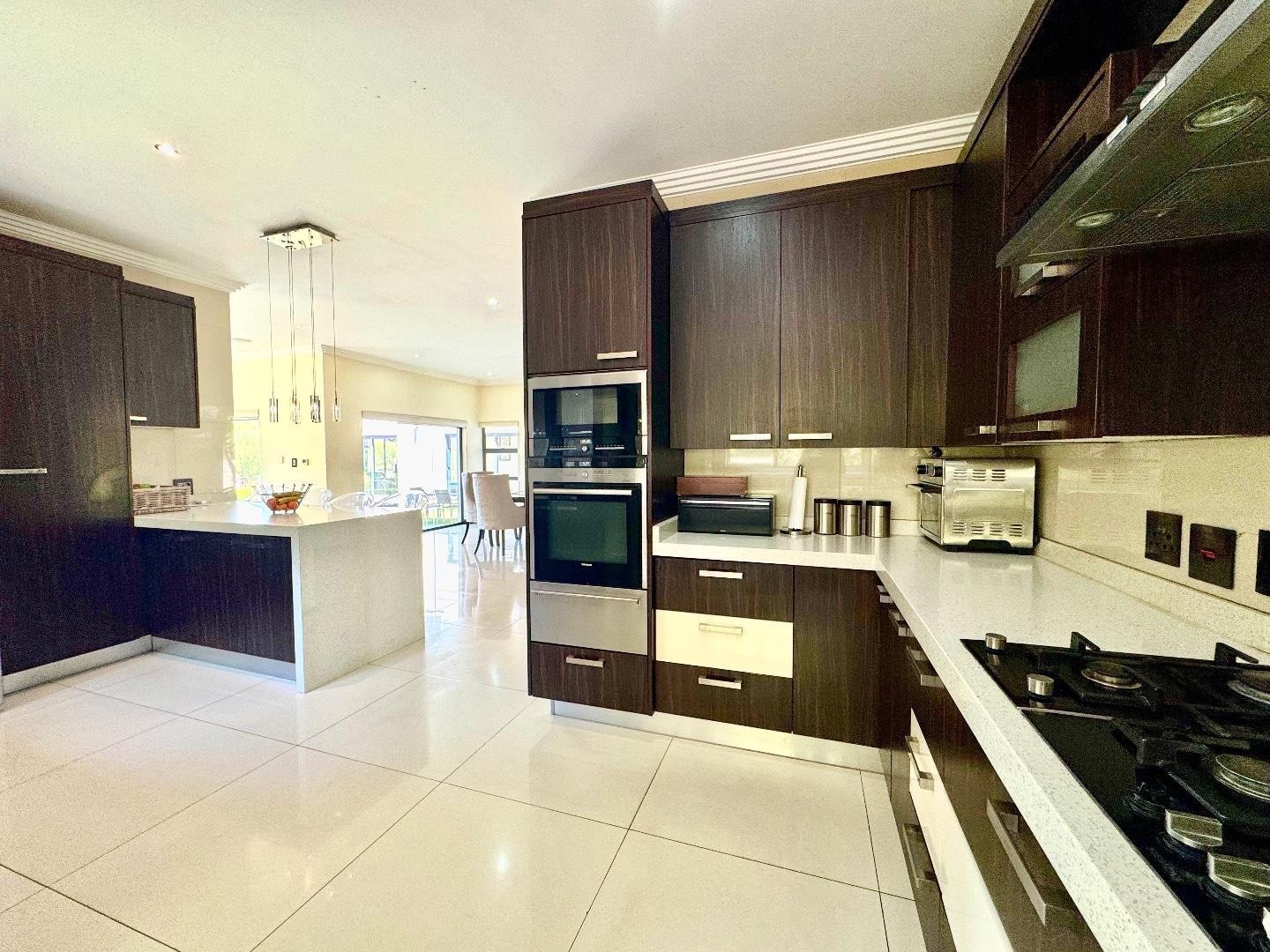 Beautiful 4 Bedroom House To Rent in Waterfall Country Estate, Midrand