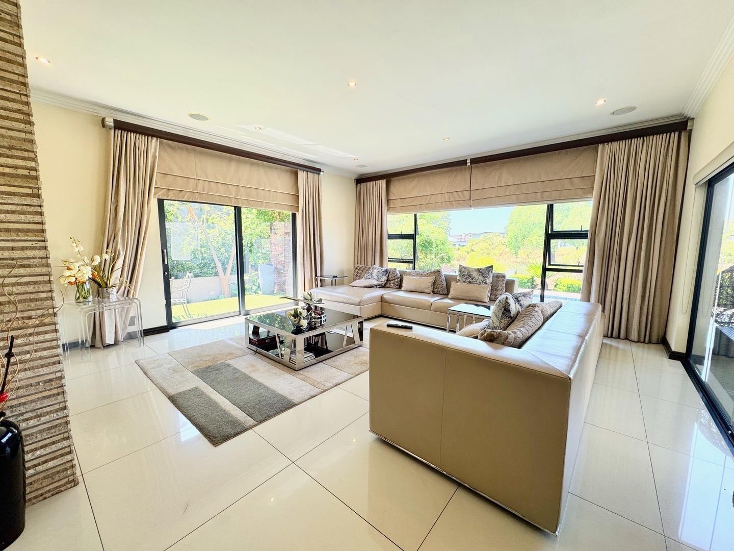 Beautiful 4 Bedroom House To Rent in Waterfall Country Estate, Midrand