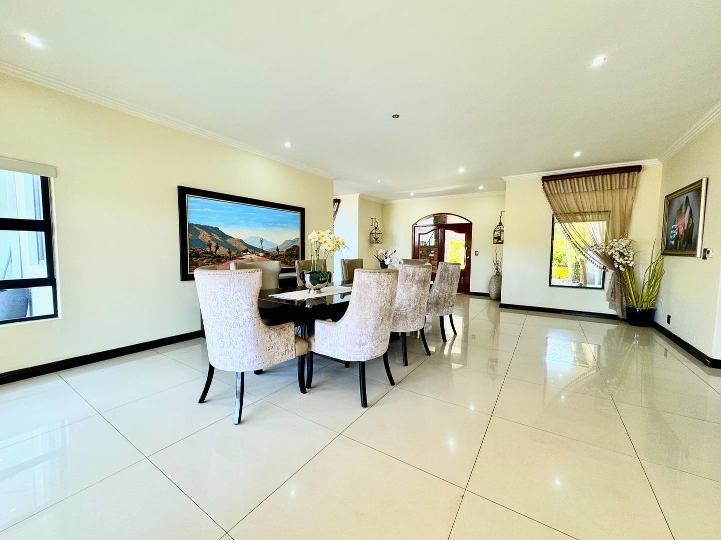 Beautiful 4 Bedroom House To Rent in Waterfall Country Estate, Midrand