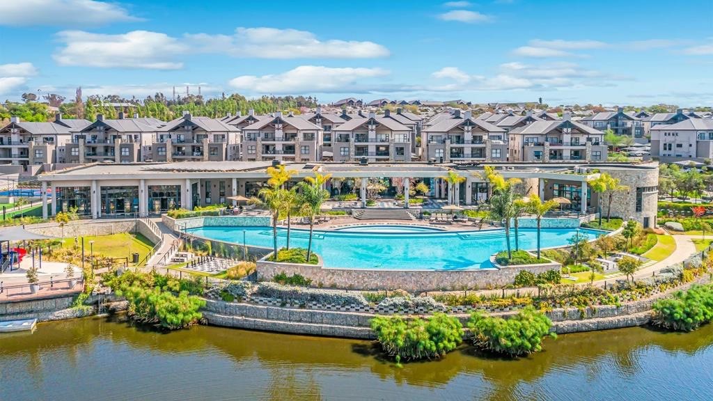Apartment To Rent in Waterfall, Midrand