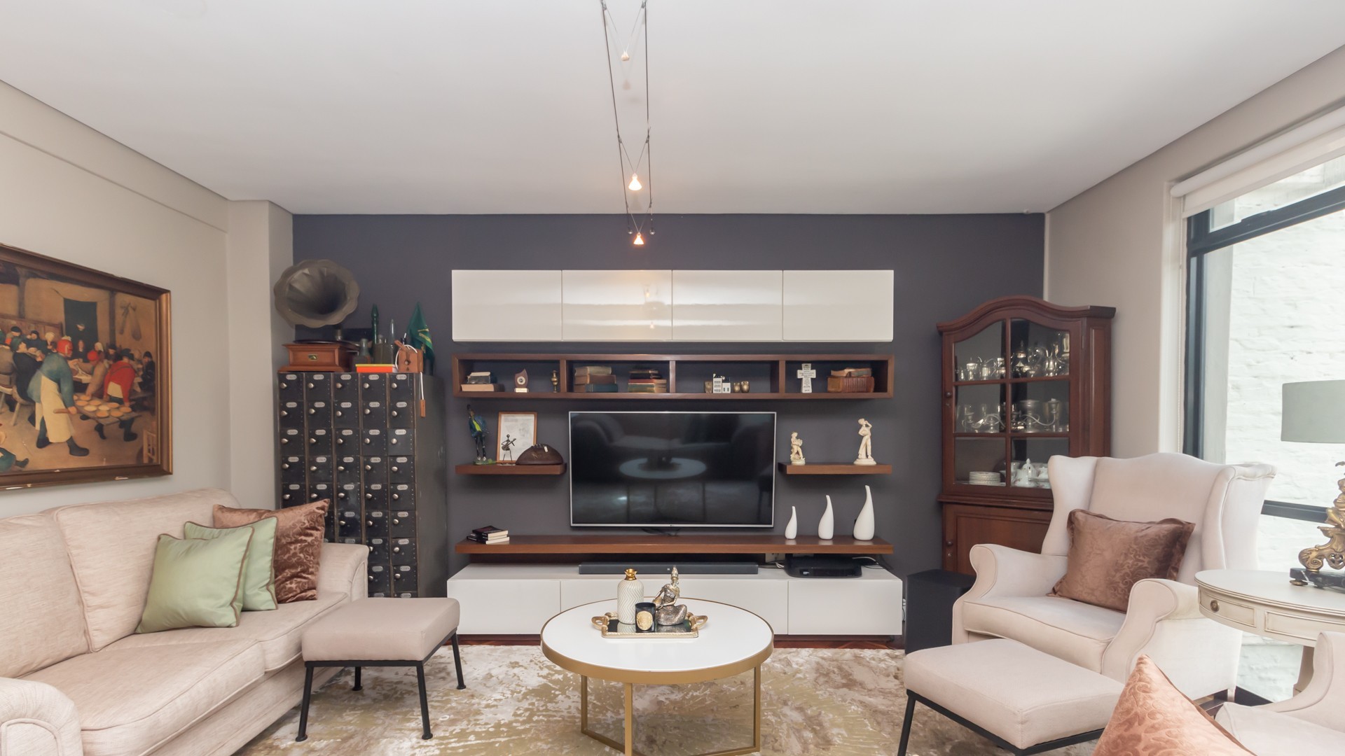 R30,000 pm Airbnb Income - Spacious Penthouse-Style Apartment