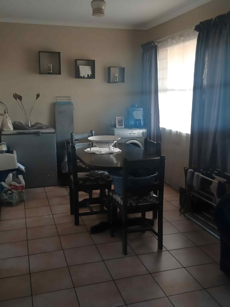 Spacious 3 bedroom 1st floor apartment for sale in Silverfields, Krugersdorp