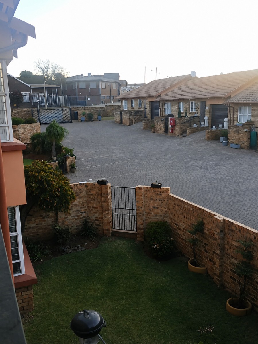 Spacious 3 bedroom 1st floor apartment for sale in Silverfields, Krugersdorp