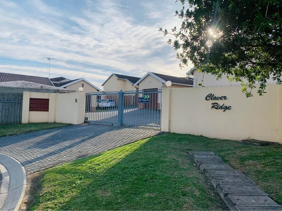 Townhouse For Sale in Nahoon Valley Park, East London
