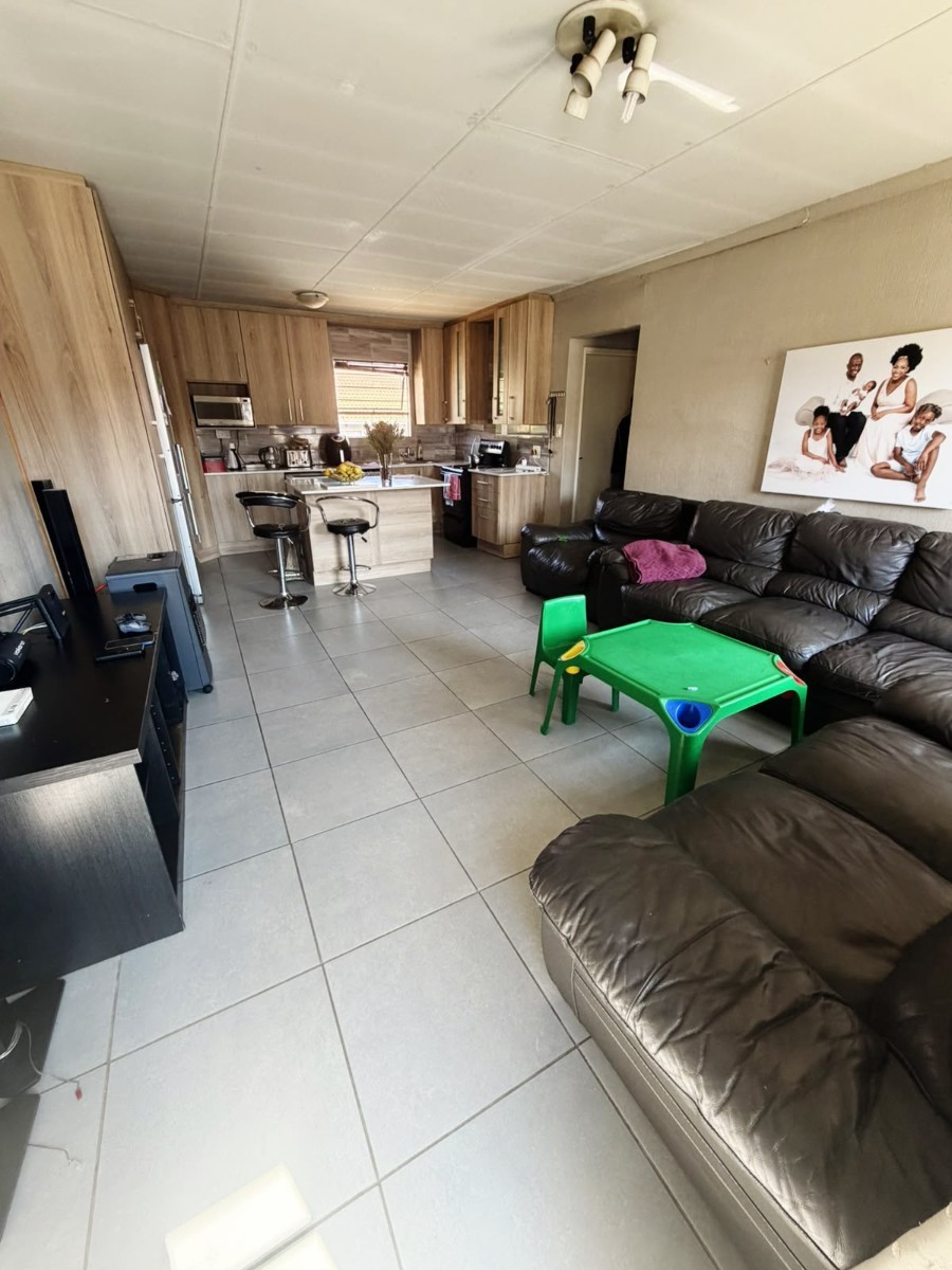 Apartment For Sale in Lyttelton, Centurion 5