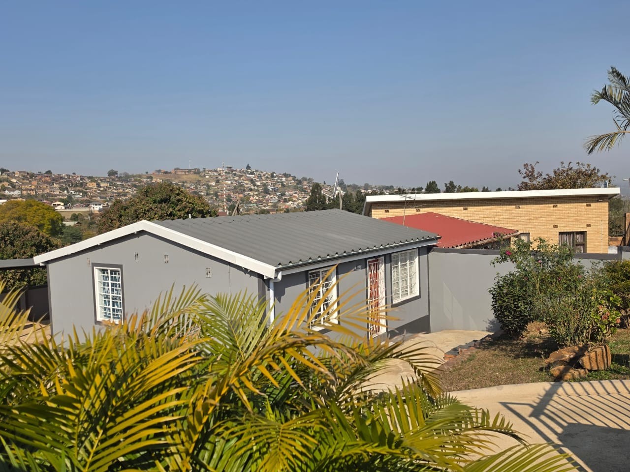 RENOVATED and MOVE-IN READY! Stylish 2-bed starter home with modern kitchen, great location!