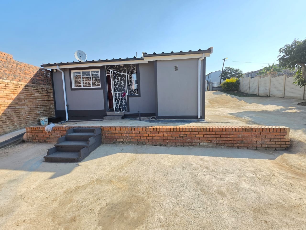 RENOVATED and MOVE-IN READY! Stylish 2-bed starter home with modern kitchen, great location!