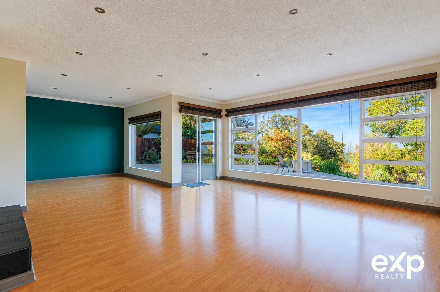 House For Sale in Mount Michael, Hilton, SPACE, VIEWS AND A LIFESTYLE THAT’S HARD TO BEAT
