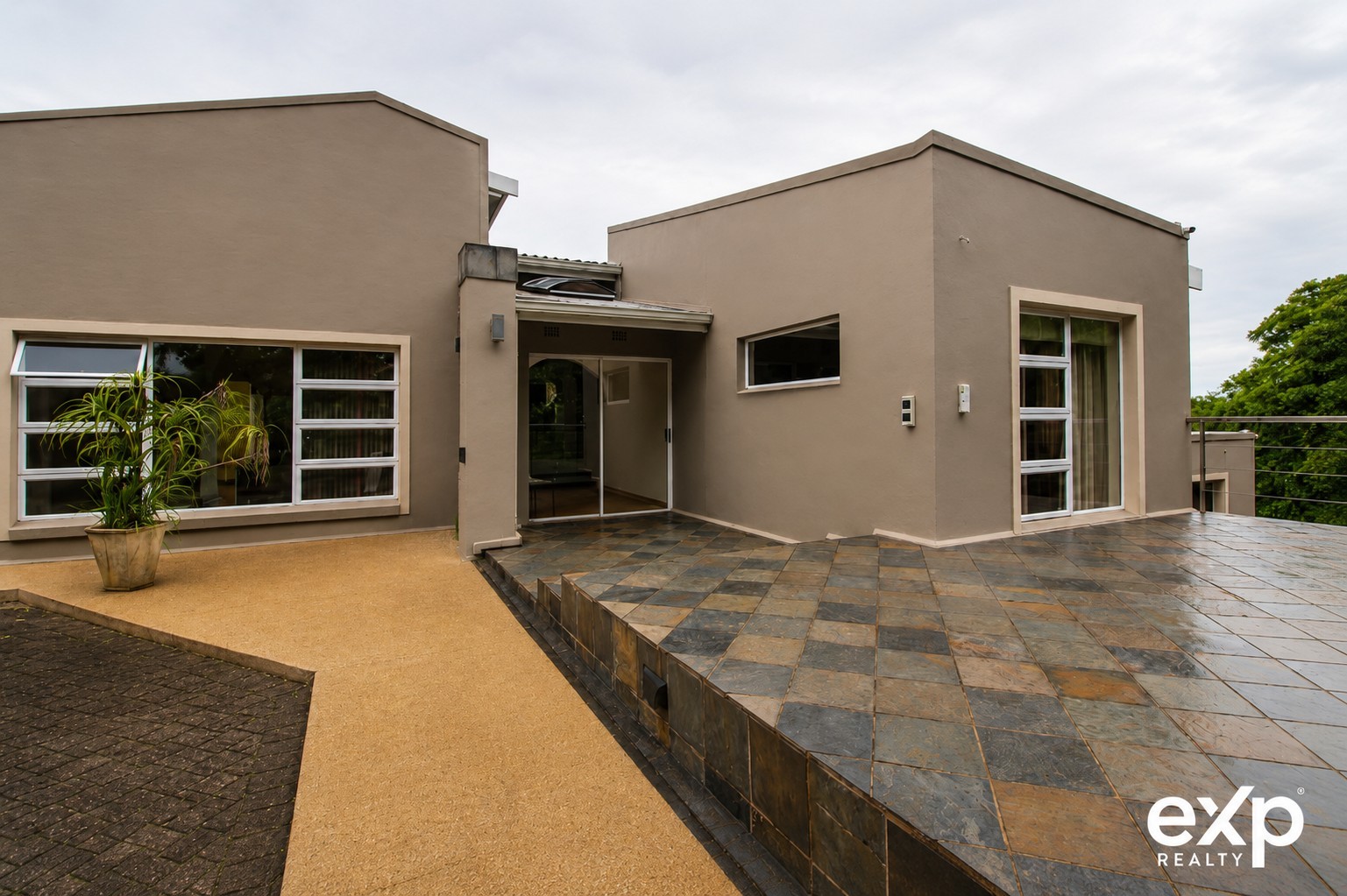 House For Sale in Mount Michael, Hilton, SPACE, VIEWS AND A LIFESTYLE THAT’S HARD TO BEAT