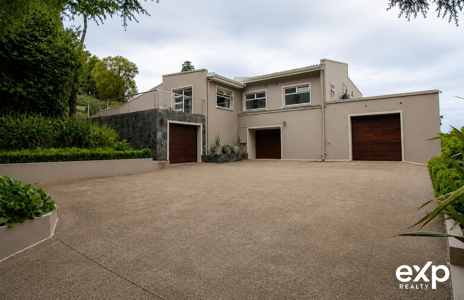 House For Sale in Mount Michael, Hilton, SPACE, VIEWS AND A LIFESTYLE THAT’S HARD TO BEAT