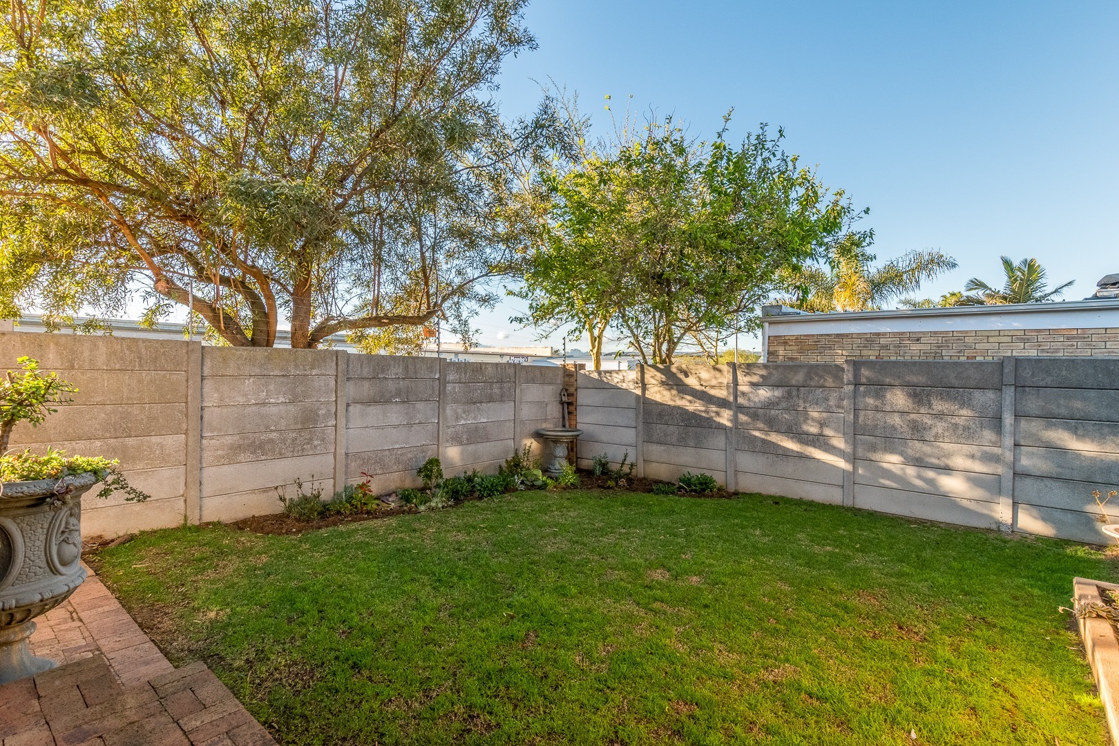 Amazing , Secure Family Home In Sought After Area!