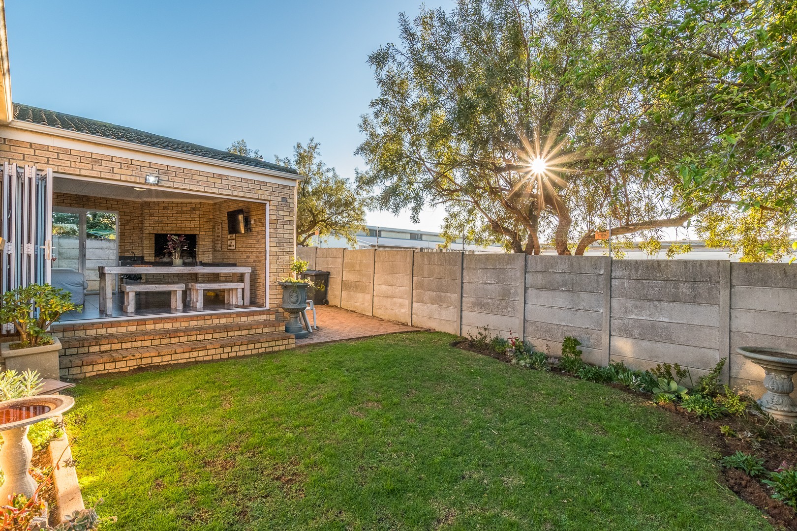 Amazing , Secure Family Home In Sought After Area!