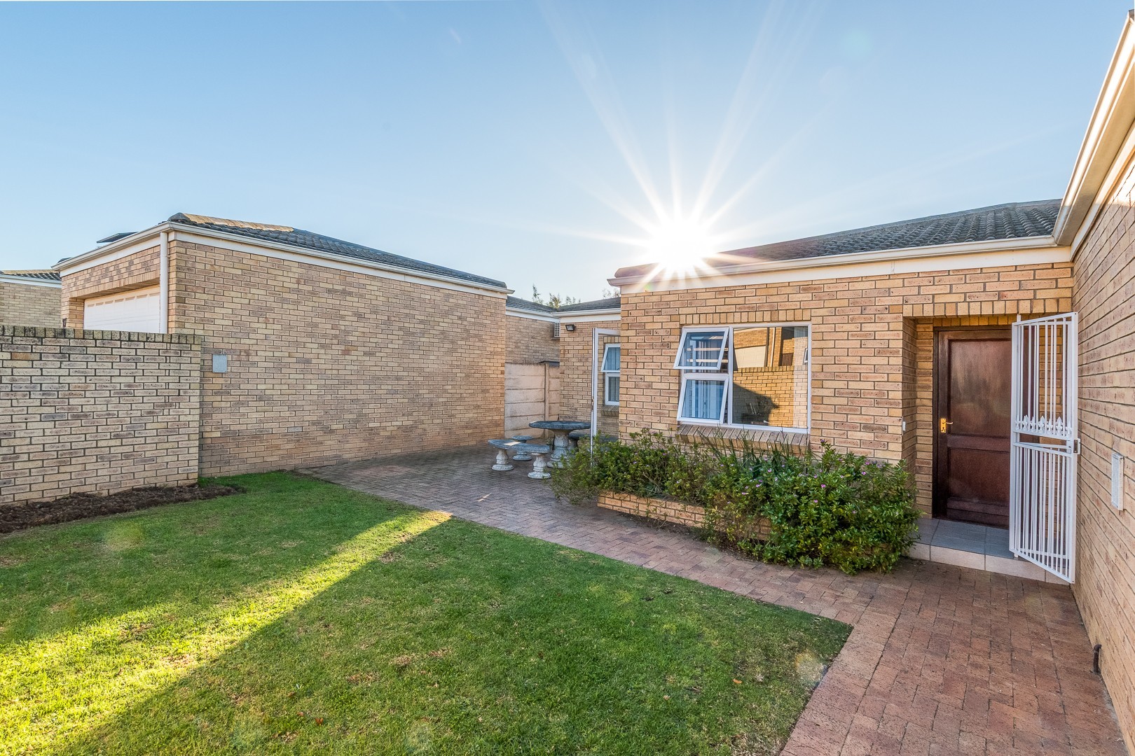 Amazing , Secure Family Home In Sought After Area!