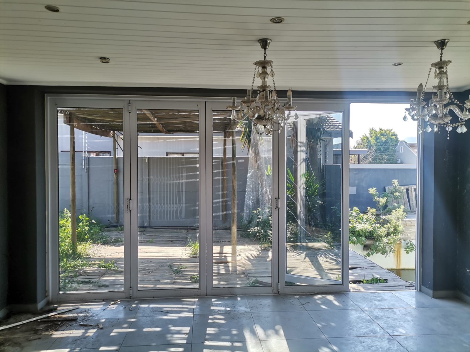 4-Bedroom Fixer-UpperHome For Sale in De Zoete Inval, Paarl